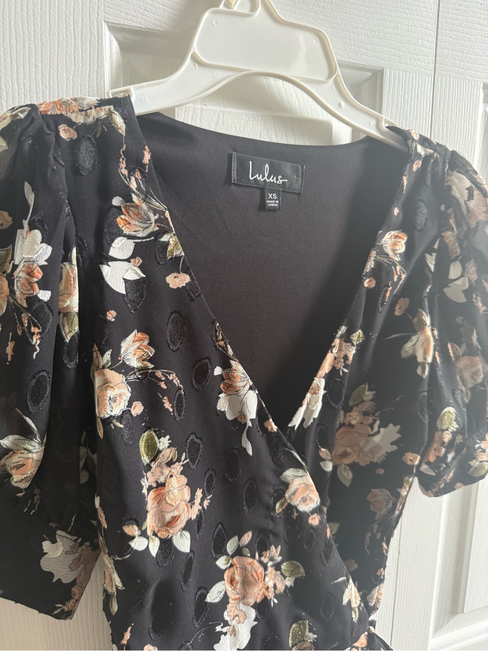 Lulu's Black Floral Wrap Dress XS Womens - Picture 3 of 3